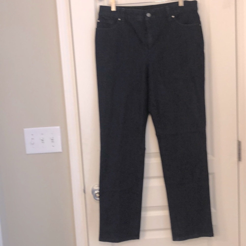 😊Midnight Blue Fabulously Slimming by Chico’s Jeans. Stretchy. NWOT NO Fade😊